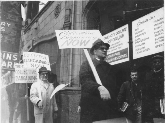 (27787) Picketing outside Chicago City College (27787) Picketing outside Chicago City College